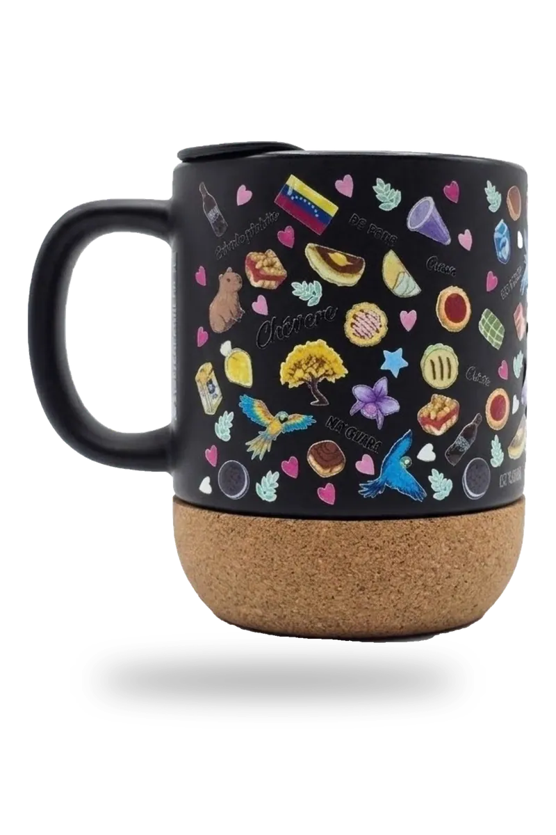 Taza negra con base de corcho sin fondo